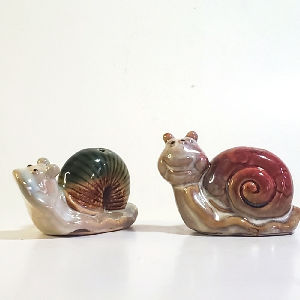 VINTAGE Salt & Pepper Shakers Set Glazed Ceramic Snails with Plugs - Picture 6 of 10